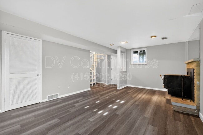 Building Photo - 4835 Almont Dr