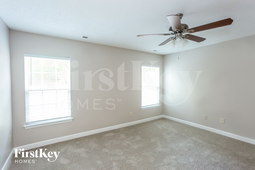 Building Photo - 2192 Mallard Pointe Dr