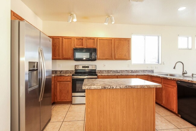 Building Photo - 13240 W Stella Ln