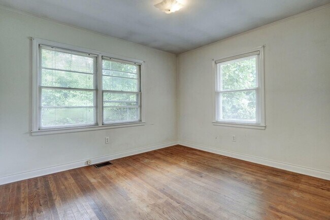 Building Photo - 219 Spruce Cir