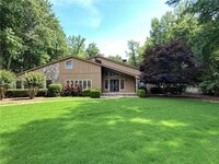 Building Photo - 115 Nesbit Ferry Pl
