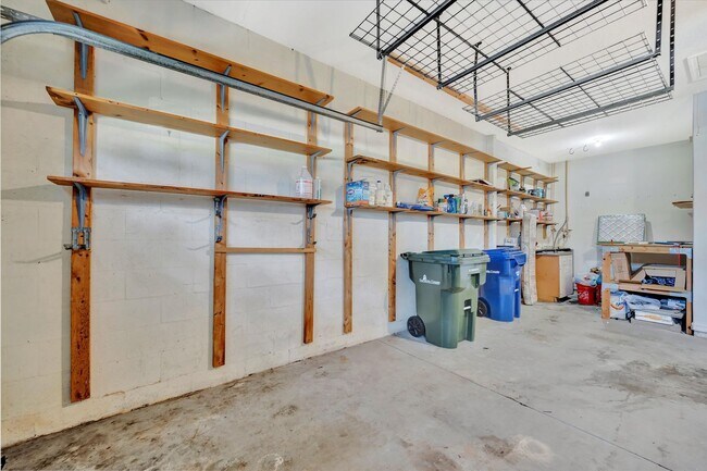 Building Photo - Beautiful 4 bed/ 3.5 bath Rental ~ Coming September