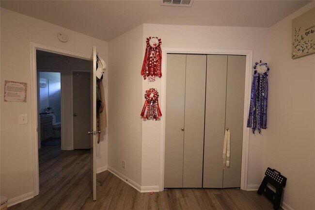 Building Photo - 4912 Dovercliff Cove