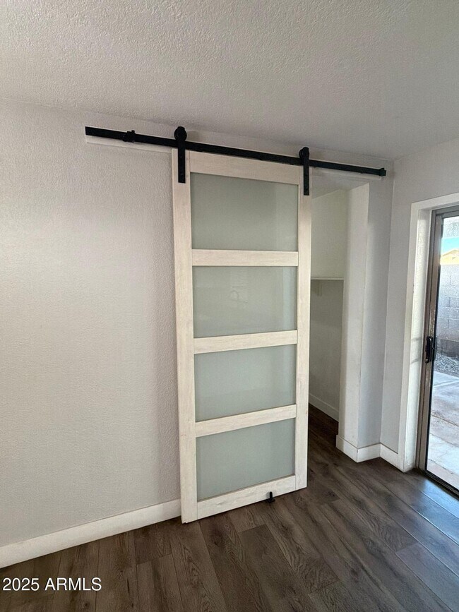 Building Photo - 2002 E St Anne Ave