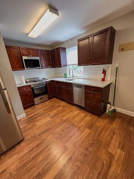 Building Photo - 505 Kedron Ave