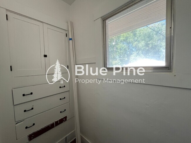 Building Photo - 542 K St
