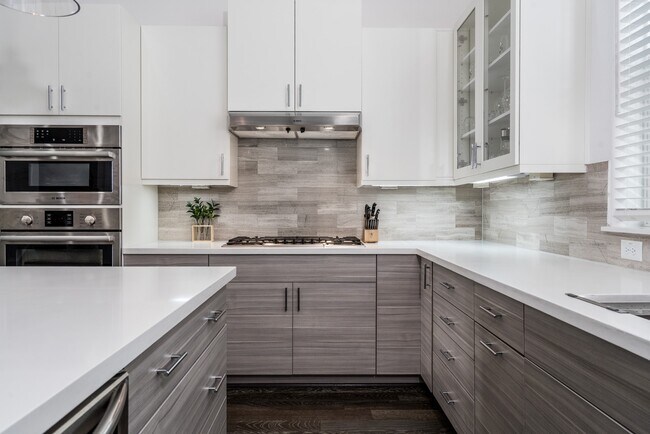 Building Photo - 2312 Hutchins St