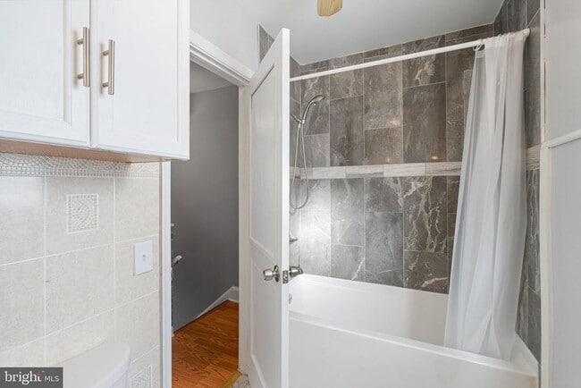 Building Photo - 2543 S Franklin St