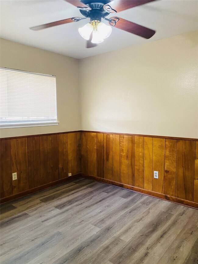 Building Photo - 1503 Bayou Dr