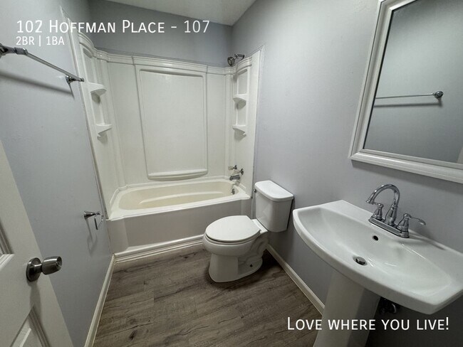 Building Photo - 102 Hoffman Pl
