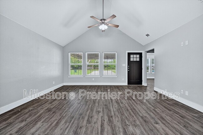 Building Photo - 701 S Binkley St