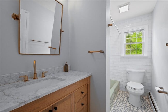 Building Photo - Heathcote Hill neighborhood 3 Bedroom 2 Ba...