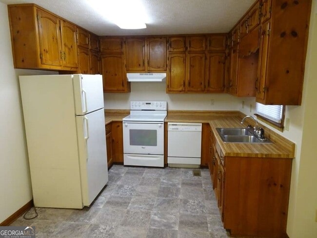 Building Photo - 524 Millard Farmer Rd