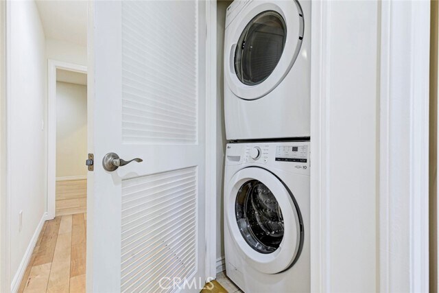 Building Photo - 556 E Palm Ave