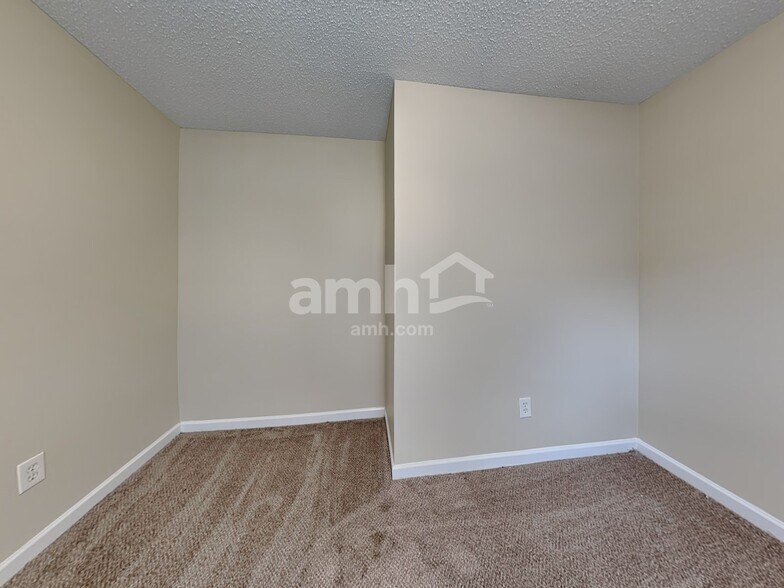 Building Photo - 2901 Horseshoe Bend Rd SW