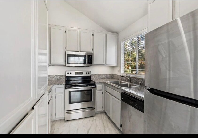 Building Photo - 7330 Calle Cristobal