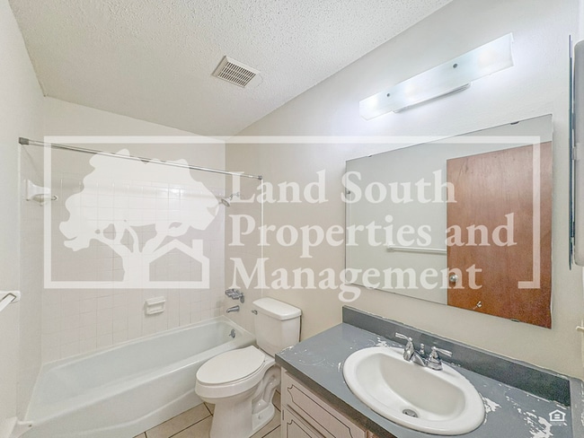 Building Photo - 1701 King Ave