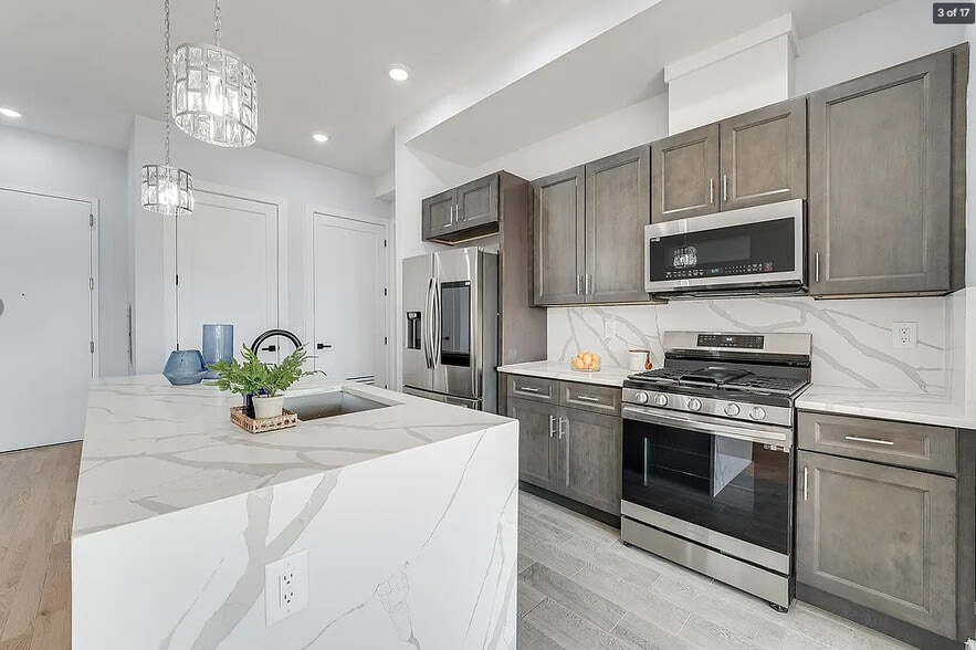 Building Photo - Crystal Cambridge