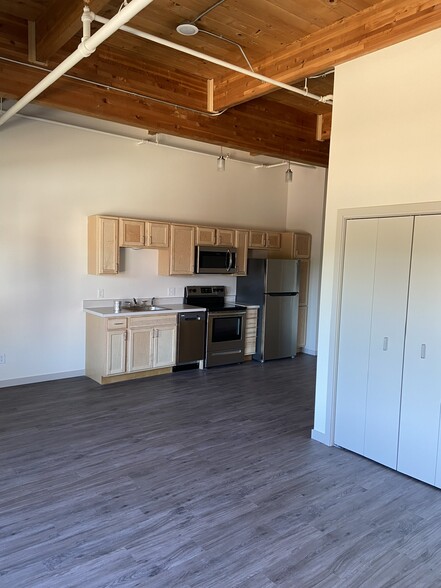 Building Photo - 202 Valley Green Sq