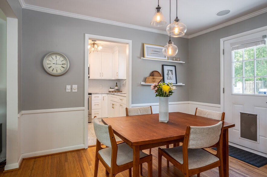 Building Photo - 582 Whispering Hills Dr