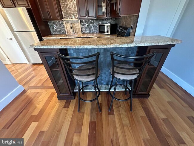 Building Photo - 1800 Dewitt Ave