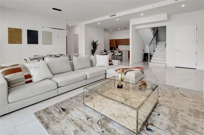 Building Photo - 17550 Collins Ave