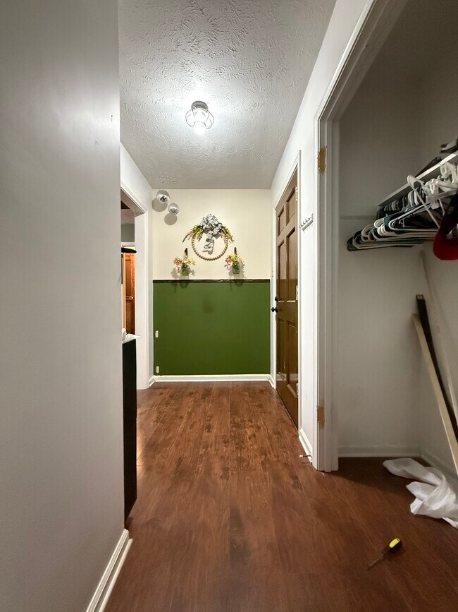 Building Photo - 5 Markwood Ln