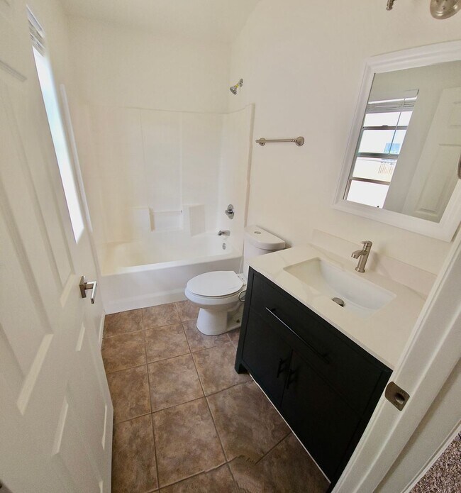 Building Photo - Beautiful remodeled 2 bed 2 bath home in P...
