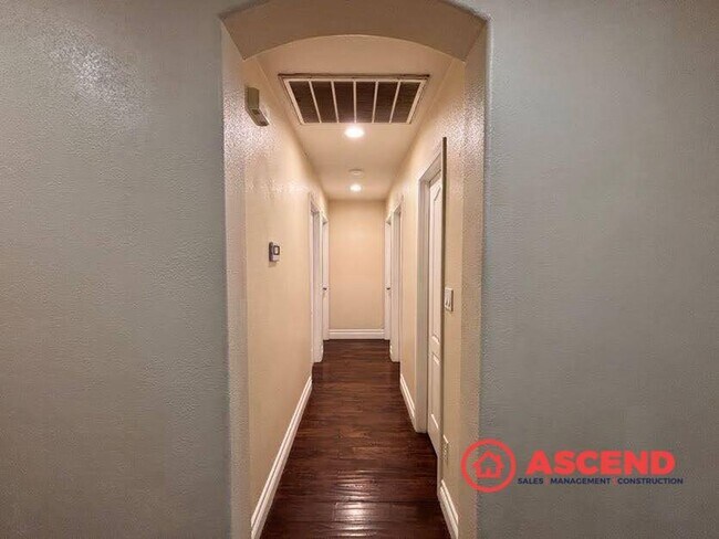 Building Photo - Beautiful NW Bakersfield Home | Cul-de-Sac Living + Solar