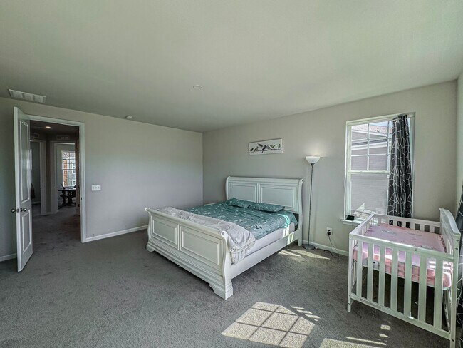 Building Photo - Stunning and Spacious 4 Bed 3.5 Bath End Unit Townhome In Highly Desired Goose Creek Club