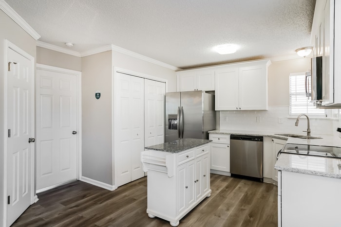 Building Photo - 300 Beech Hill Ct