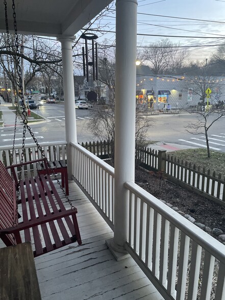 Building Photo - 563 S Ashley St