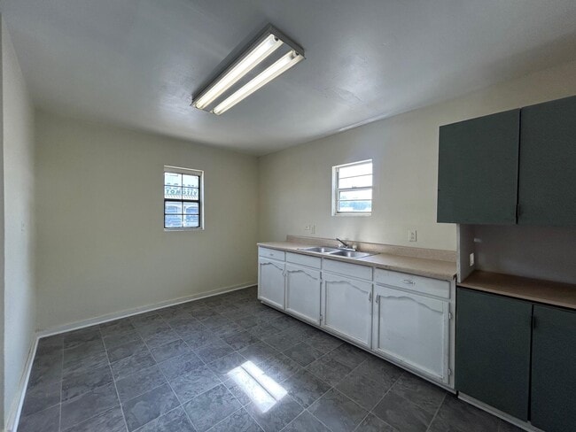 Building Photo - 815 San Jorge Ave