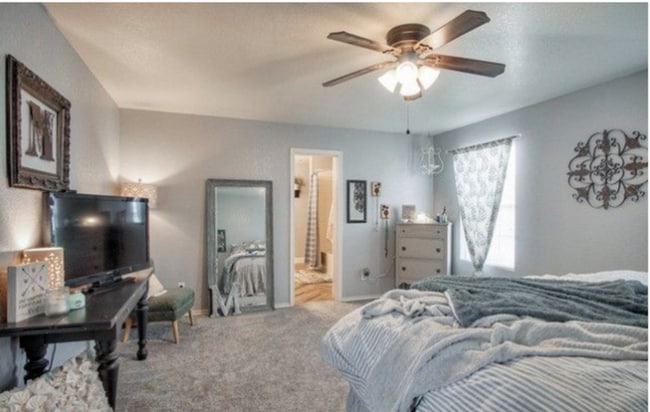 Building Photo - 3 Bed, 2 1/2 Bath with Large Yard