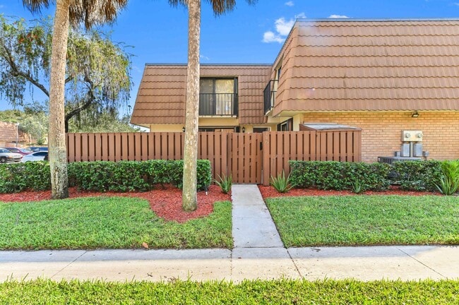 Building Photo - 146 Heritage Way