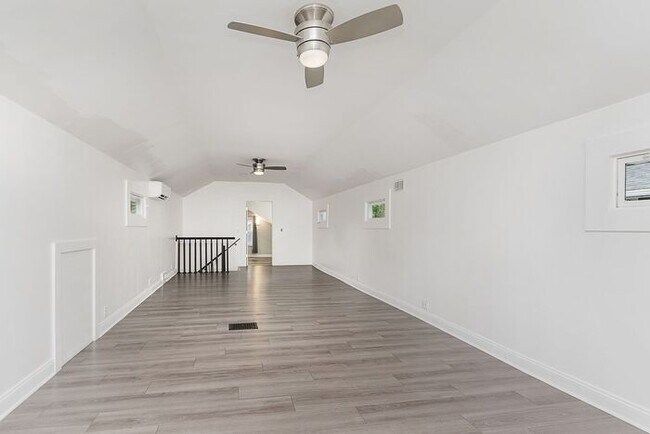 Building Photo - Charming, Fully Updated Broad Ripple Gem!