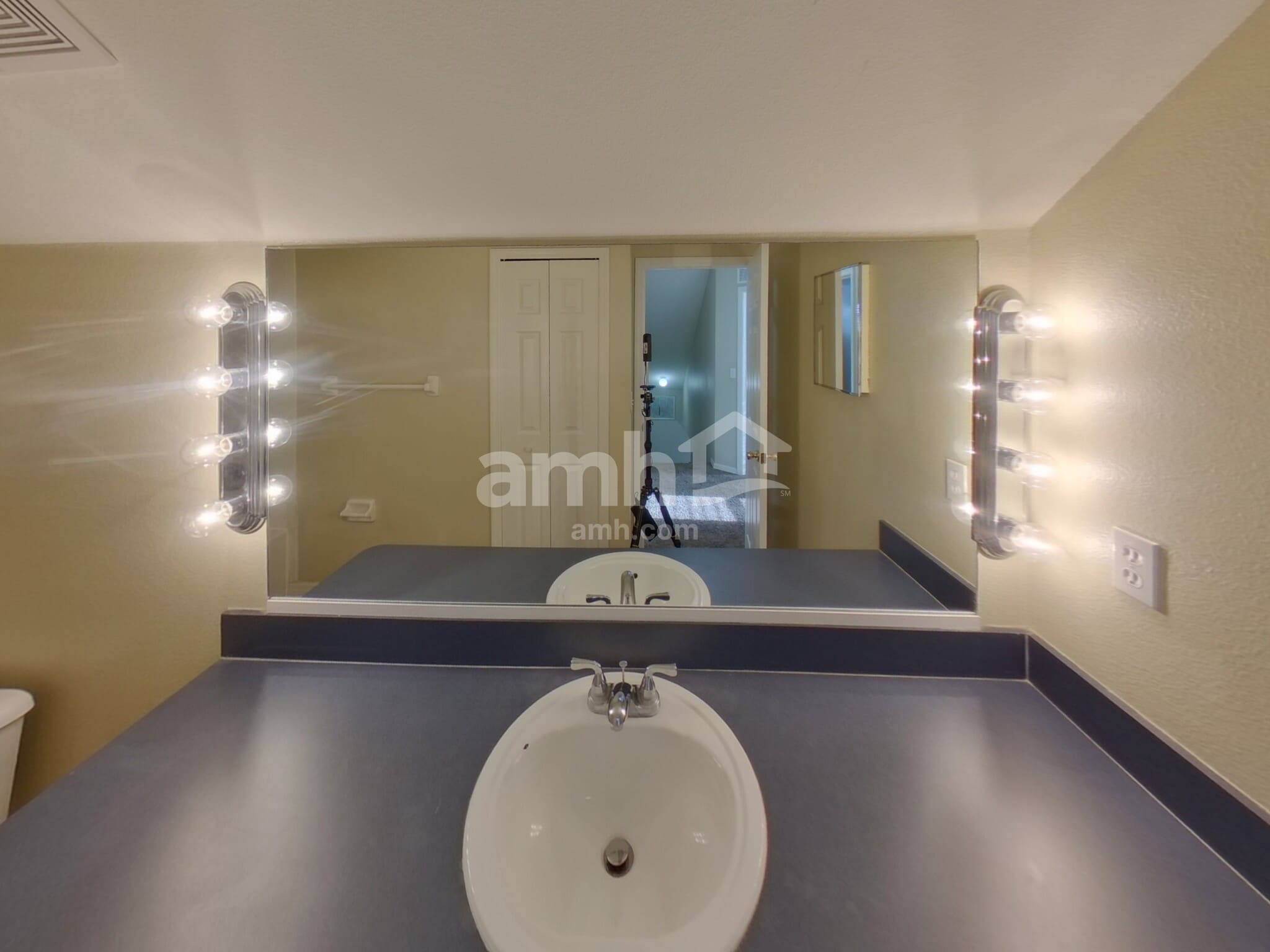 Building Photo - 28721 Seashell Ct