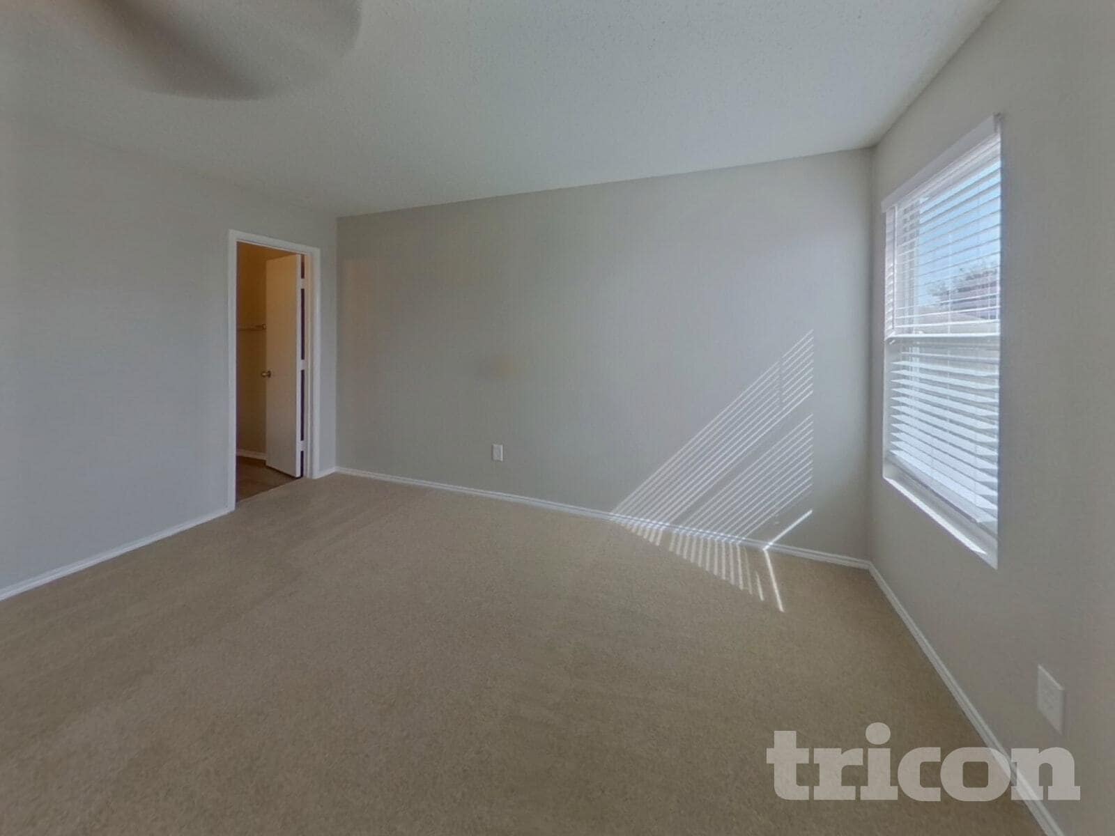 Building Photo - 4937 Waterford Dr