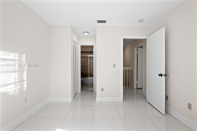 Building Photo - 6211 SW 138th Ct