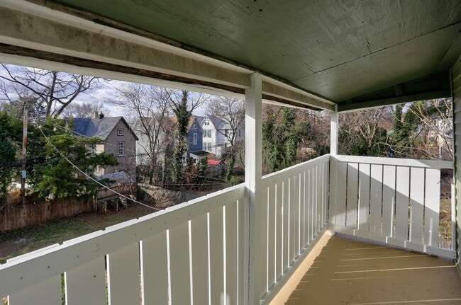 Building Photo - Renovated Single Family 2BR+2Bonus Rm/2.5BA Home in the Heart of Waverly