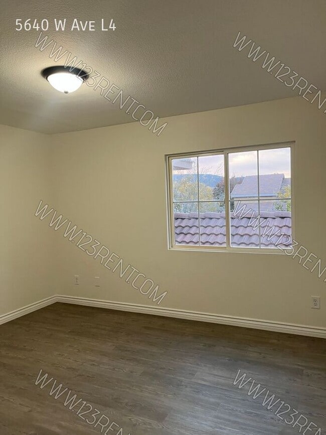 Building Photo - 5640 W Ave L4