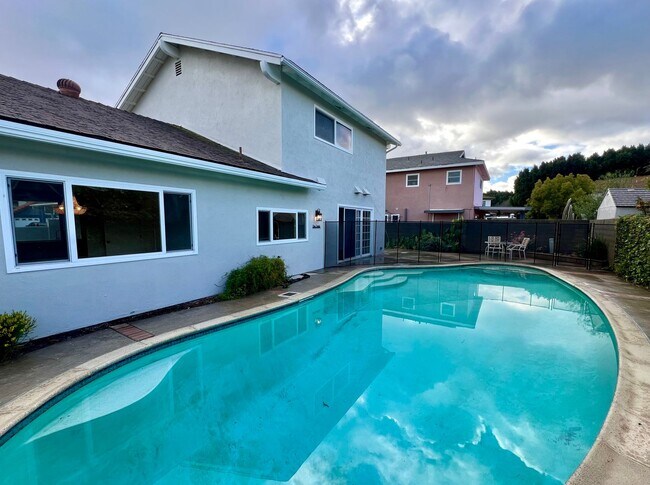 Building Photo - Rare 4 Bedroom pool home available in Cypress