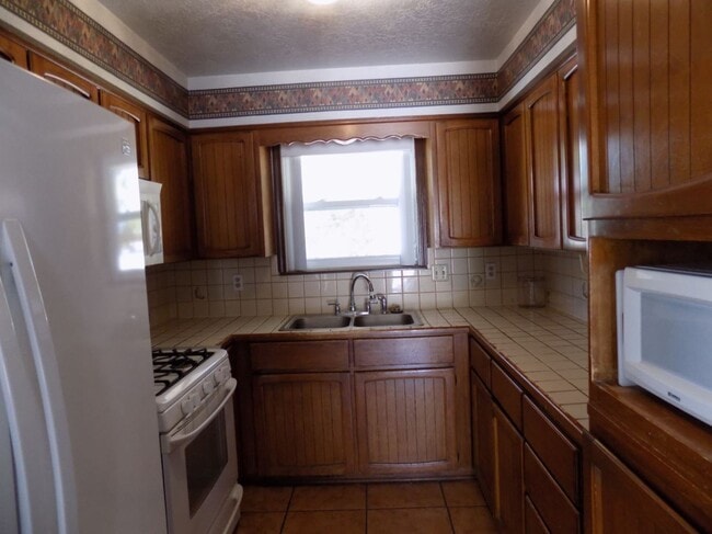 Building Photo - 502 Laura Ct