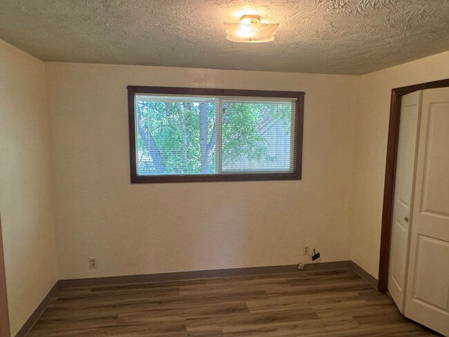 Building Photo - 2 Bedroom Duplex in Southwest Eugene