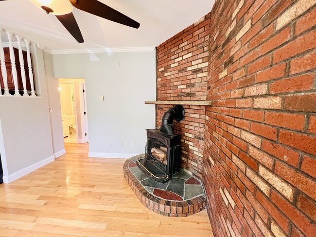 Building Photo - 59 Phillips St