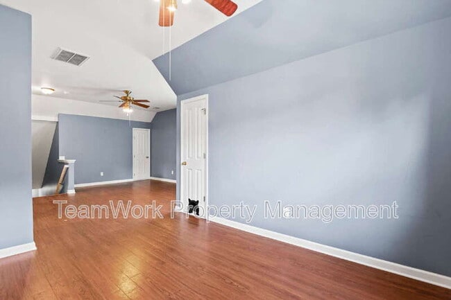 Building Photo - 307 Pimpernel St