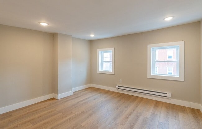 Building Photo - Newly rehabbed 3 bedroom
