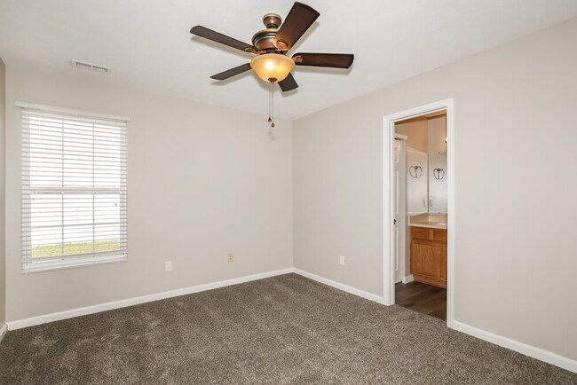 Building Photo - 6667 W Longview Dr