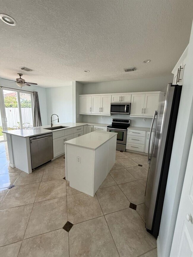 Building Photo - 14670 SW 132nd Ct