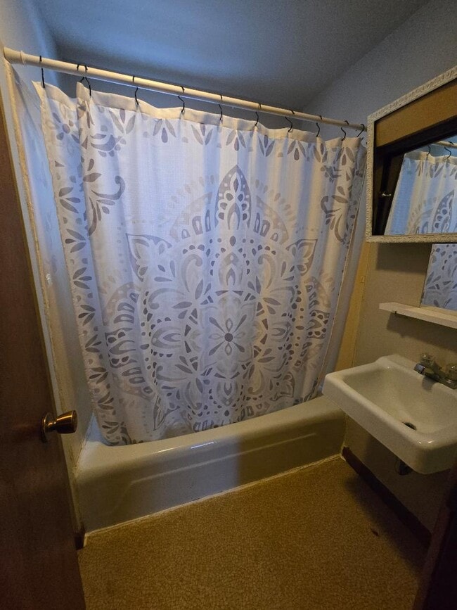 Building Photo - 210 Hendricks St